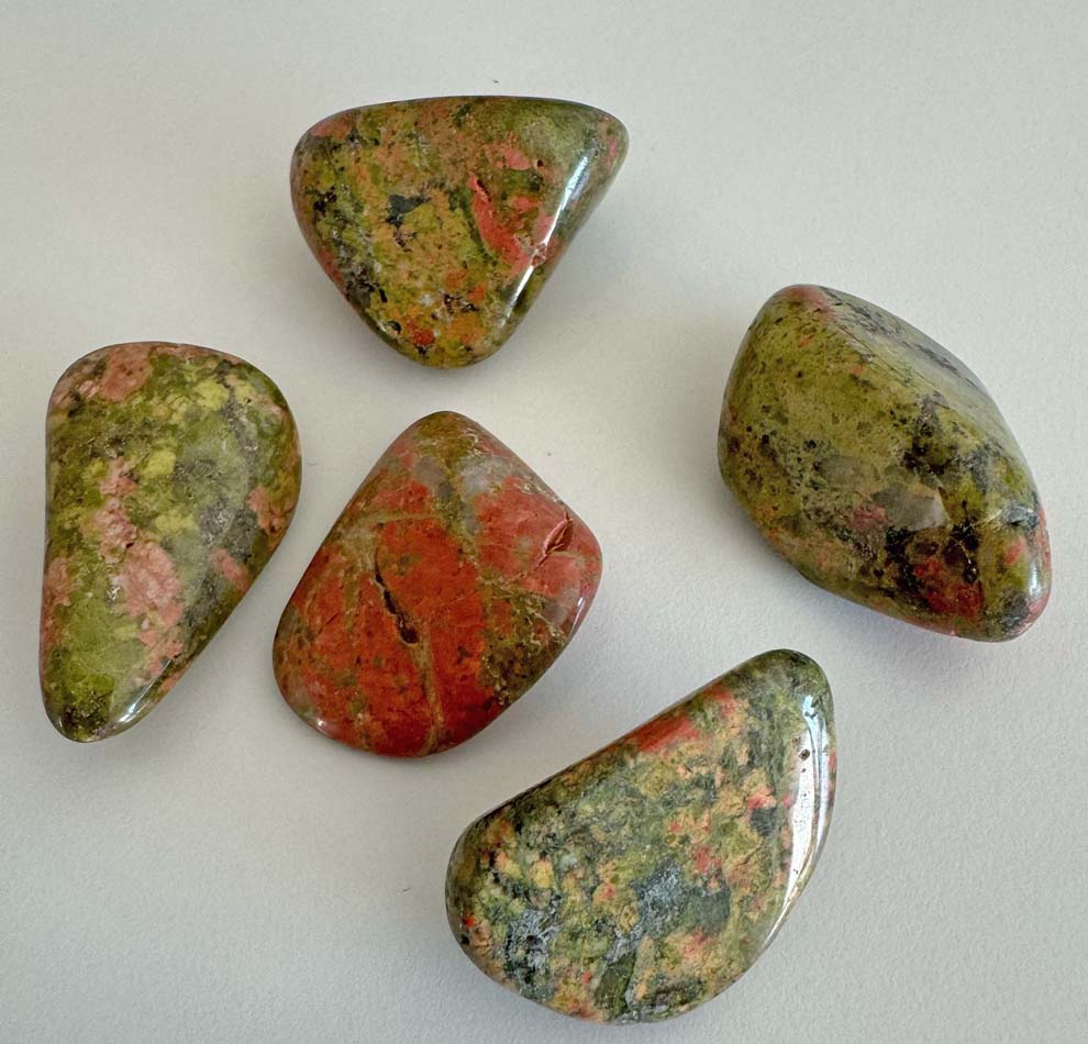 Grüner Jaspis Edelsteine im Stoff-Säckchen 50g