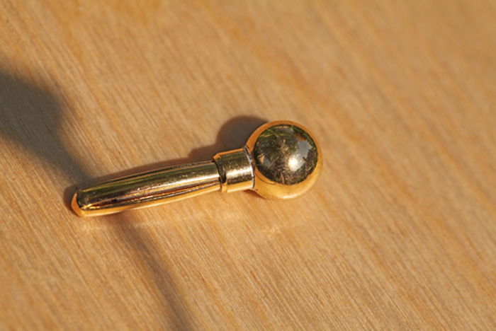 Urteilchen-Kugelstecker rund Messing